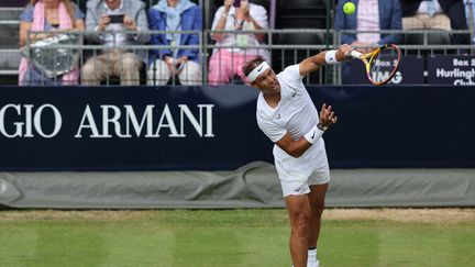 Rafael Nadal, lors d'un match d'exhibition à Londres contre Felix Auger-Aliassime, le 24 juin 2022. (ADRIAN DENNIS / AFP)