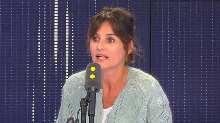 L'animatrice Faustine Bollaert démarre sa deuxième saison à la présentation de "Ça commence aujourd'hui" sur France 2, une quotidienne fortement inspirée par l'animateur Jean-Luc Delarue. (FRANCEINFO / RADIOFRANCE)