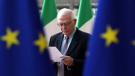 Le haut représentant de l'Union européenne pour les Affaires étrangères, Josep Borrell, au siège de l'UE à Bruxelles, le 28 février 2022. (FRANCOIS WALSCHAERTS / AFP)