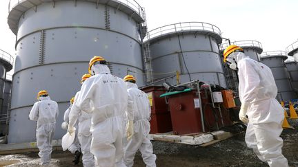 Des r&eacute;servoirs o&ugrave; sont stock&eacute;s de l'eau contamin&eacute;e sur le site de la centrale accident&eacute;e de Fukushima (Japon), le 12 f&eacute;vrier 2014. (HIROTO SEKIGUCHI / YOMIURI / AFP)