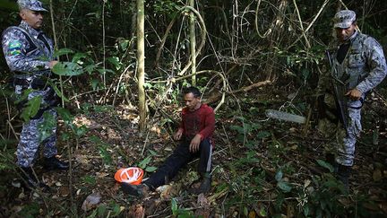 le journaliste Jean-Jacques Fontaine sur son blog Vision Brésil, la moitié des arbres sont coupés illégalement, selon une étude menée par le Programme des Nations Unies pour l’environnement. Et la commercialisation clandestine de bois sans certificat de conformité ne cesse d’augmenter.  (Reuters/Nacho Doce)