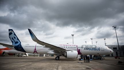 Un A321 neo construit par Airbus. (LIONEL BONAVENTURE / AFP)