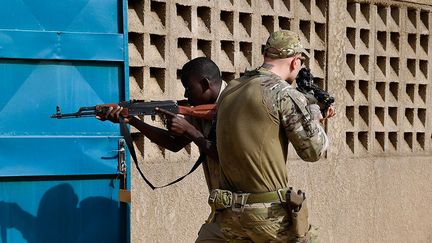 «Le Pays», un quotidien du Burkina, «on peut se poser la question de savoir quel est l’impact réel de ces opérations Flintlock en matière de sécurité dans nos pays.» Selon le journal, le terrorisme continue de se développer. «Et les populations, particulièrement celles de la bande sahélo-saharienne, vivent dans la psychose permanente.» (Issouf Sanogo / AFP)