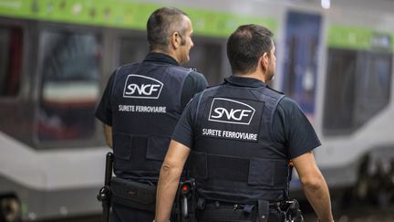 Des agents de la sûreté ferroviaire, le 14 septembre 2016 à Paris (GEOFFROY VAN DER HASSELT / AFP)