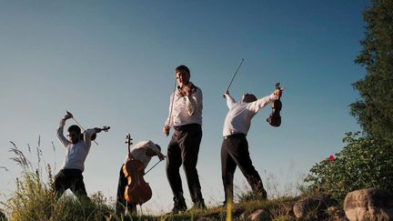 A l'occasion de la réouverture des majestueuses salles des Nymphéas de Monet, le musée de l'Orangerie accueille la Nuit de Quatuor du label Proquartet : 11 heures de concert de musique de chambre proposées par 11 quatuors à cordes européens dans ce magnifique décor.  Les musiciens sont installés en demi-lune au milieu de la 2e salle des Nymphéas et le public est disposé autour des musiciens. A écouter au Musée de l'Orangerie du Parc des Tuileries, de 19h à 6h du matin. A noter que l'’espace Café - Librairie du musée de l’Orangerie sera ouvert à cette occasion et permettra au public de s'entretenir avec les artistes à l'issue de leur concert.
 (Le quatuor Danel Khumo - DR)