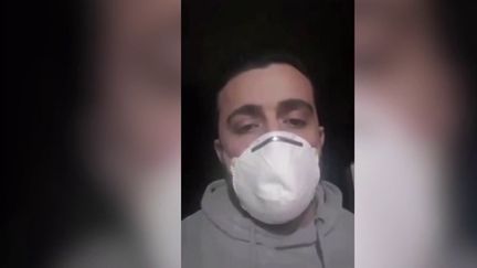 L'Italie en est à son deuxième jour de confinement total pour tenter d'endiguer l'épidémie de Covid-19. Le système de santé est déjà saturé. Mardi 10 mars, un acteur a lancé un appel à l'aide poignant. Sa sœur est décédée du Covid-19 à son domicile.&nbsp; (France 3)