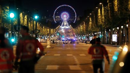 Attentat sur les Champs-Elysées : les zones d'ombre de l'enquête