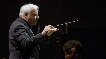 Leonard Slatkin, chef d&#039;orchestre et directeur artistique de l&#039;ONL
 (©PHOTOPQR/LE PROGRES/JEGAT MAXIME)