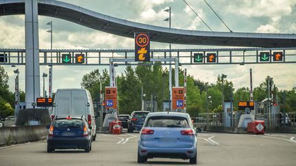 Un péage d'une autoroute à Toulouse, en juillet 2021. Photo d'illustration. (JEAN-LUC FLÉMAL / MAXPPP)