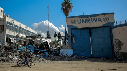 Les locaux endommagés de l'UNRWA, l'Agence de l'ONU pour les réfugiés palestiniens, le 15 février 2024 à Rafah, dans les territoires palestiniens. (AFP)