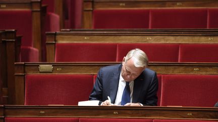 Le d&eacute;put&eacute; de la Loire-Atlantique Jean-Marc Ayrault attend le d&eacute;but d'une s&eacute;ance &agrave; l'Assembl&eacute;e nationale, le 11 juin 2014, &agrave; Paris. (ERIC FEFERBERG / AFP)