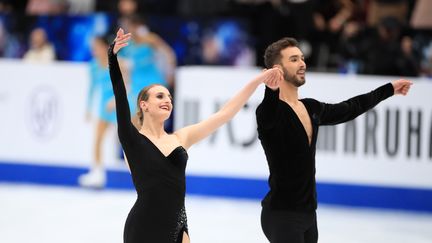 Les Français Gabriella Papadakis et Guillaume Cizeron aux Mondiaux de patinage, à Saitama (Japon), le 22 mars 2019. (ATSUSHI TAKETAZU / YOMIURI / AFP)