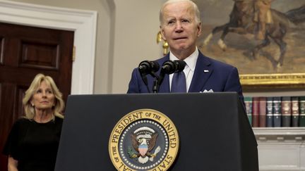 Joe Biden s'exprime depuis la Maison Blanche, à Washington (Etats-Unis), après une fusillade dans une école élémentaire du Texas, le 24 mai 2022.&nbsp; (ANNA MONEYMAKER / GETTY IMAGES NORTH AMERICA / AFP)