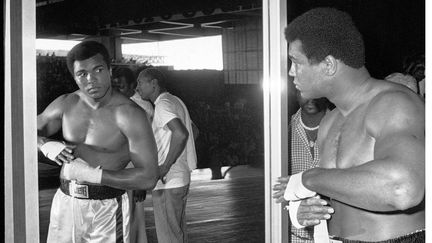 Mohamed Ali à Manille, pendant sa préparation pour le combat contre Joe Frazier en 1975 (AP/SIPA / AP)