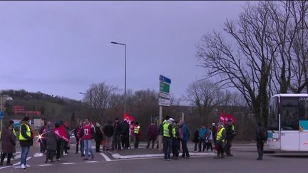 Grèves : les mouvements de blocage se poursuivent dans toute la France