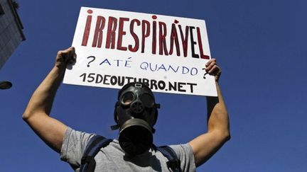 A Lisbonne, «Irrespirable», hurlent les indignés. (AFP/LUIS MANUEL NEVES )