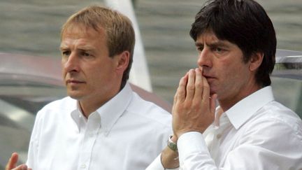 Jurgen Klinsmann et Joachim Low en 2005 à l'époque où le premier était sélectionneur de l'Allemagne et le second son adjoint