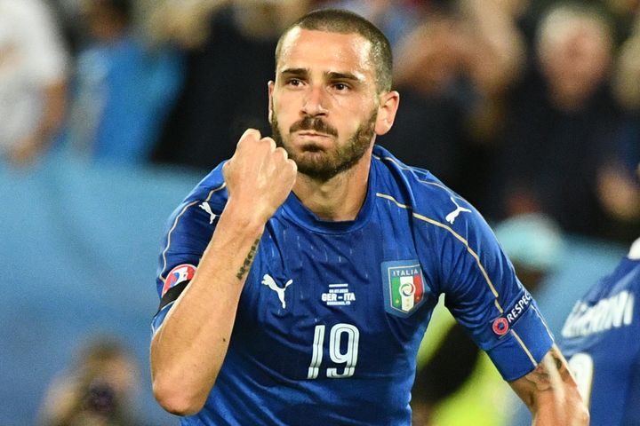 Leonardo Bonucci, après son tir au but réussi contre l'Allemagne, le 2 juillet 2016 à Bordeaux. (VINCENZO PINTO / AFP)