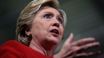 La candidate démocrate Hillary Clinton, lors d'un meeting pendant la camapgne présidentielle américaine, à Kent (Ohio), le 31 octobre 2016. (JEWEL SAMAD / AFP)