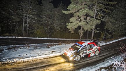 Le Français Sébastien Ogier dans la nuit sur les routes du Monte-Carlo le 22 janvier 2021 (GREGORY LENORMAND / DPPI)