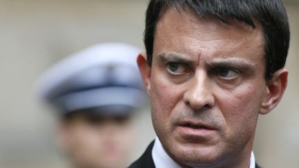 Le ministre de l'Int&eacute;rieur, Manuel Valls, le 5 octobre 2012 place&nbsp;Beauvau &agrave; Paris. (KENZO TRIBOUILLARD / AFP)