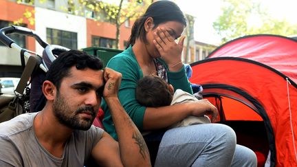 Famille de migrants vivant dans la rue à Toulouse. Le 26 septembre 2016 (THIERRY BORDAS / MAXPPP)