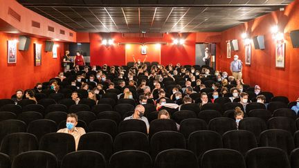 Des spectateurs dans une salle de cinéma à Toulouse,&nbsp; le 14 septembre 2020. (ADRIEN NOWAK / HANS LUCAS / AFP)