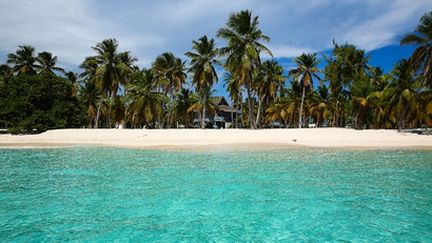 Le tourisme hors saison, un moyen d'aller chercher le soleil à moindre coût. Ici une plage de République Dominicaine.&nbsp; (ANTHONY MASSARDI / MAXPPP)