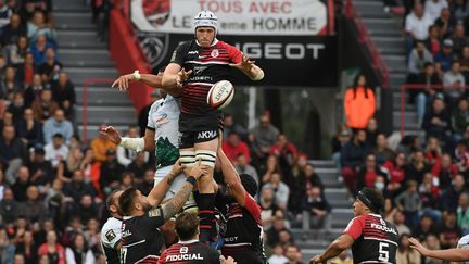 Appelé pour préparer la tournée d'automne le lundi 18 octobre, Thibaud Flament (24 ans) s'apprête à découvrir le XV de France. (VALENTINE CHAPUIS / AFP)