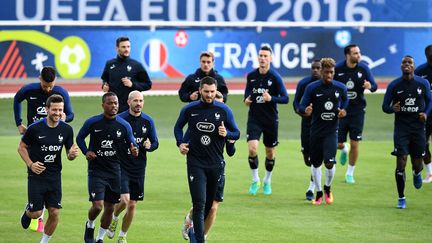 Les Bleus à l'entraînement hier à Clairefontaine. (FRANCK FIFE / AFP)