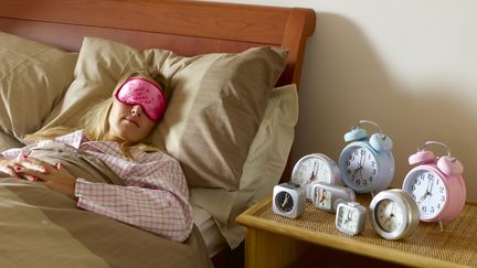 Le r&eacute;veil, un moment d&eacute;licat pour les 37% de Fran&ccedil;ais qui souffrent de troubles du sommeil.&nbsp; (PETER DAZELEY / GETTY IMAGES)