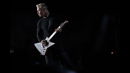 James Hetfield, le guitariste du groupe américain sur la scène du Hellfest à Clisson (Loire Atlantique) France,&nbsp;26 juin 2022 (SEBASTIEN SALOM-GOMIS / AFP)