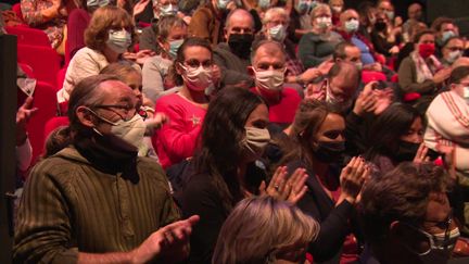 Le concert mystère du Trianon a séduit une centaine de personnes à Sotteville-les-Rouen
 (France 3)