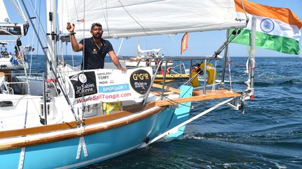 Le skipper indien Abhilash Tomy sur son navire "Thuriya", le 1er juillet 2018 aux Sables-d'Olonne (Vendée). (JEAN-FRANCOIS MONIER / AFP)