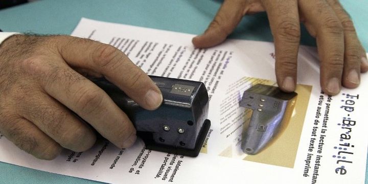 "Top braille", machine permettant aux aveugles de transformer un texte en braille, présenté en 2010
 (THOMAS COEX / AFP)