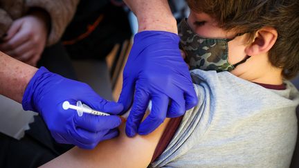 Un enfant vacciné contre le Coronavirus à l'Hôpital Nord Franche-Comté.&nbsp;&nbsp; (MICHAEL DESPREZ / MAXPPP)