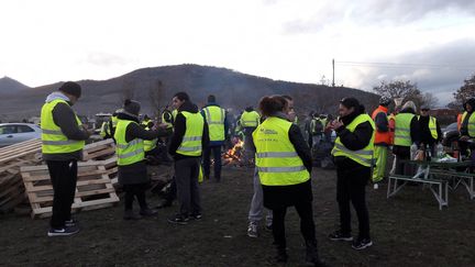 Image d'illustration. A Châtenois dans le Bas-Rhin, une cinquantaine de gilets jaunes organisent un rassemblement pacifique, sans blocage samedi 24 novembre. (SOLÈNE DE LARQUIER / FRANCE-BLEU ALSACE (+ FB ELSASS))