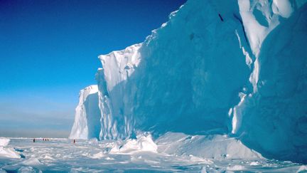 &nbsp; (La fonte des glaciers est à 70% causée par des émissions de gaz à effet de serre d’origine anthropique (ici en Antarctique) © MaxPPP)