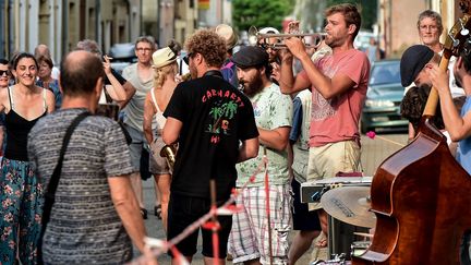 Jazz in Marciac, le festival se joue aussi dans les rues du village du Gers
 (REMY GABALDA / AFP)