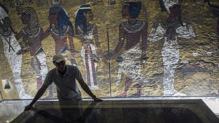 Un archéologue égyptien dans la tombe de Toutankhamon, septembre 2015
 (KHALED DESOUKI / AFP)