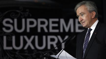 Le patron de LVMH, Bernard Arnault, s'exprime lors de la conf&eacute;rence "Supreme Luxury" &agrave; Moscou (Russie), en 2007. (THOMAS PETER / REUTERS)
