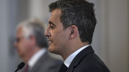 Gérald Darmanin, le 23 mars 2021, lors d'une visite officielle au Portugal. (PATRICIA DE MELO MOREIRA / AFP)