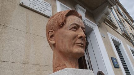 Le buste de Marcel Pagnol devant sa maison natale d'Aubagne, inauguré le 28 février 2015.
 (Photopqr/Nice-Matin/P.Blanchard)