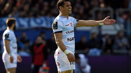 L'ouvreur néo-zélandais du Racing 92, Dan Carter, en pleine organisation (FRANCK FIFE / AFP)