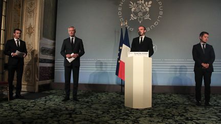 Le Premier ministre Edouard Philippe a annoncé le détail des primes pour les soignants et pour les familles les plus démunies le 15 avril à la sortie du conseil des ministres.&nbsp; (MICHEL EULER / AFP)