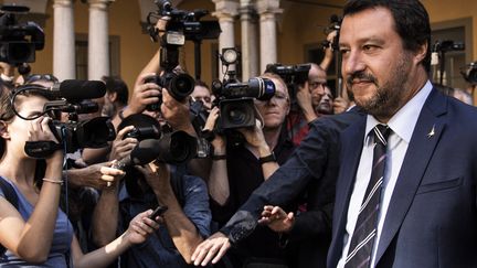 Le ministre de l'Intérieur italien, Matteo Salvini, le 28 août 2018 à Milan (Italie). (MARCO BERTORELLO / AFP)