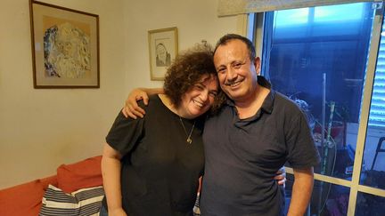 Orna et Fouad, un couple de militants pacifistes israéliens. Elle est juive. Il est arabe. (JEROME JADOT / RADIO FRANCE)