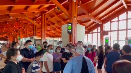 Chine : 80 000 touristes bloqués sur l’île de Hainan en raison du Covid-19