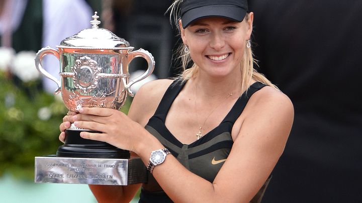 Impossible de ne pas voir la montre du sponsor de Maria Sharapova sur les photos officielles de la finale de Roland-Garros, le samedi 9 juin 2012. (PASCAL GUYOT / AFP)