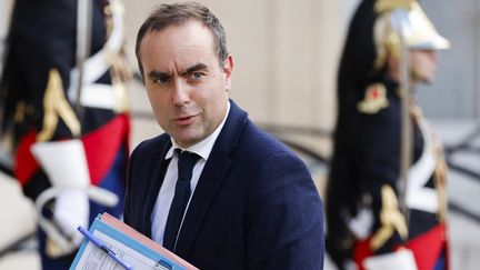 Le ministre des Armées, Sébastien Lecornu, le 10 octobre 2024, à Paris. (LUDOVIC MARIN / AFP)